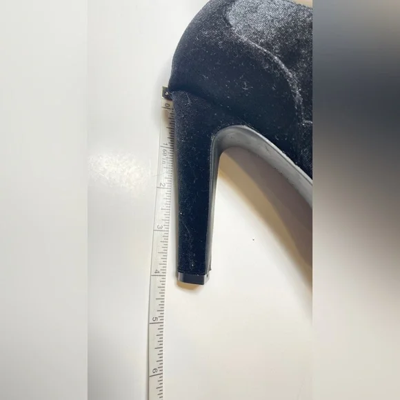 Kelly and Katie Black Heels with Peep Toe Size 8 - Picture 9 of 14